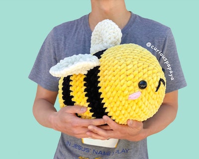 Jumbo, The Giant Bee Crochet Pattern by Curious Papaya