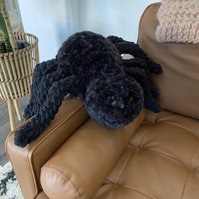 Leo, The Giant Spider Crochet Pattern by Evelyn And Peter