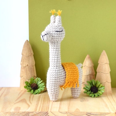 Violet, The Alpaca Amigurumi Pattern by Elisa's Crochet