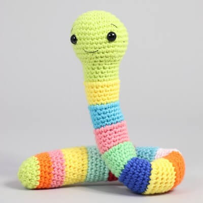 Willy, The Worm Crochet Pattern by Hobbii