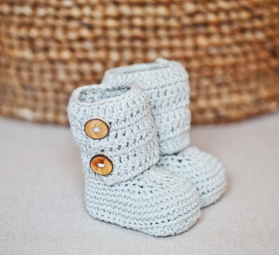Crochet Baby Ankle Boots Pattern by Mon Petit Violon