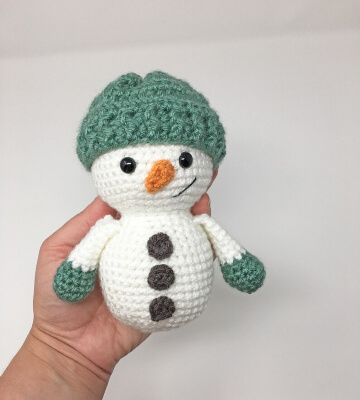 Snowman Amigurumi Crochet Pattern by Grace And Yarn