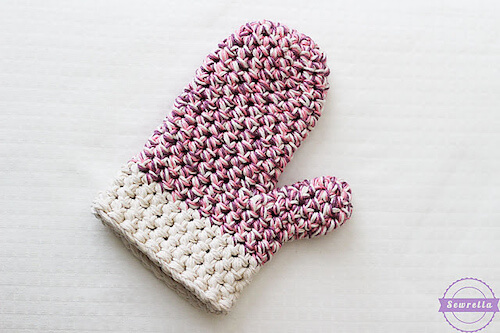 Betty's Marbled Oven Mitt Crochet Pattern by Sewrella