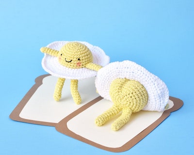 Cheeky Egg Free Crochet Pattern by Tiny Curl