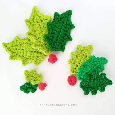Holly Leaf And Berries Crochet Christmas Appliques Pattern by Raffamusa Designs