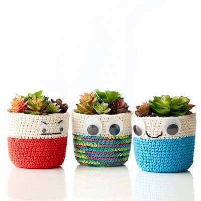 Crochet Plant Basket Buddies Pattern by Yarnspirations