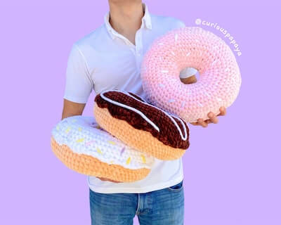 Giant Donut Crochet Pattern by Curious Papaya