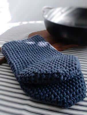 Oven Mitts Crochet Pattern by Celine Korner