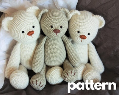 classic teddy bear crochet pattern by Tiny Amigurumi