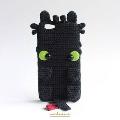 Toothless Crochet Phone Case Pattern by Medaami Patterns