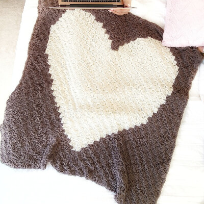 Corner to Corner Heart Blanket Pattern by EasyCrochet