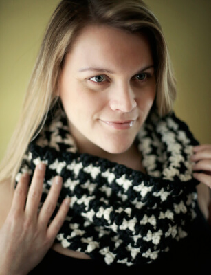 Houndstooth Cowl Easy Crochet Pattern by JocelynDesigns