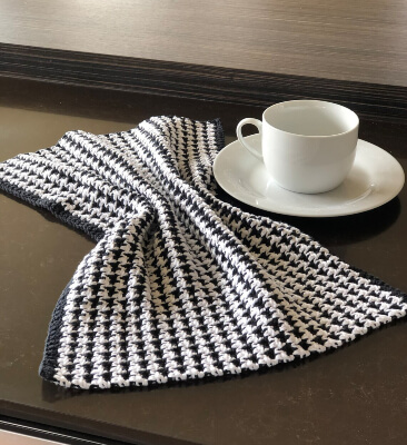 Houndstooth Hand Towel Pattern from MsButtoned