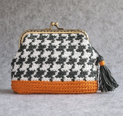 Houndstooth Pattern Crochet Purse by BasimakerDIY