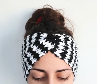 Houndstooth Twist Front Headband Pattern by TheSnuggleryPatterns