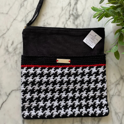 Metro Bag Houndstooth Crochet Pattern by TheCrochetVillage