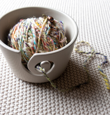 Yarn bowl allows the yarn to unwind smoothly, preventing tangles