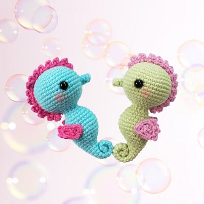 Crochet Tiny Seahorse Pattern by Amigurumi Today