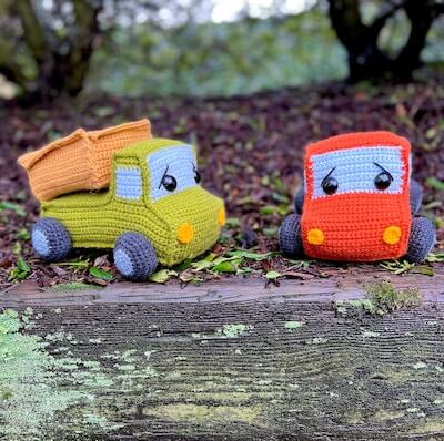 Cuddly Dump Truck Crochet Pattern by Larzipan Creations