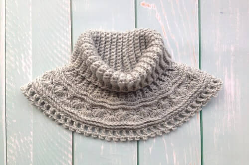 Grey Sea Waves Crochet Neck Warmer Pattern by Lesia Little Adventure