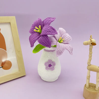 Small Crochet Lilies with Vase Tutorial by Lily's Lyric