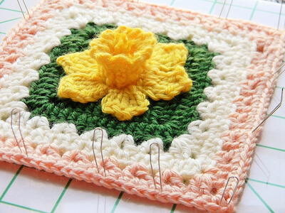 Crochet Daffodil Granny Square Pattern by Linda N
