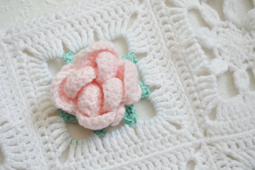 Peony Flower Granny Square Pattern by Andrea Crețu