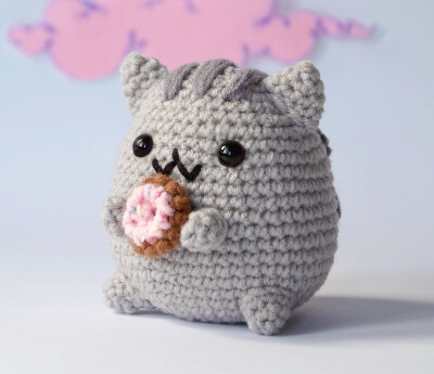 Pushee Cat with Donut Amigurumi Kawaii Pattern by Roxy Crochet