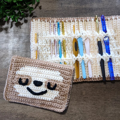 Sloth Crochet Hook Holder Pattern by HELLOWhappy