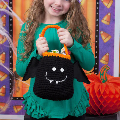 Happy Bat Bag Crochet Pattern by Red Heart