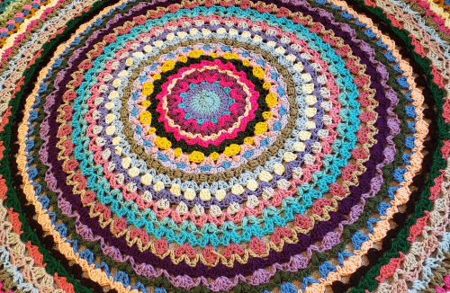 Circle Of Cheer Crochet Blanket Pattern by CrochetML