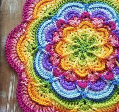 Flower Puddles Round Blanket Crochet Pattern by Madlandia