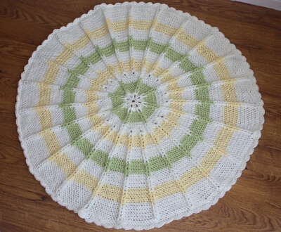 Round Jacob's Ladder Blanket for Babies by Maxine Gonser