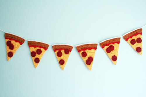 Crochet Pizza Garland Pattern by Twinkie Chan