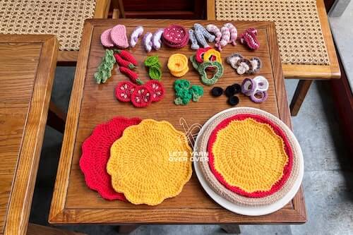 Crochet Pizza Play Set Pattern by Let's Yarn Over Over