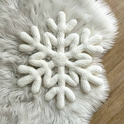 Crochet Snowflake Pillow Pattern by Alemaka