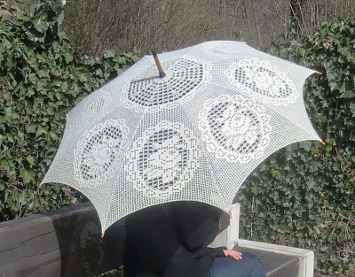 Rosy Umbrella Crochet Pattern by Agnes Dihen