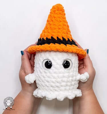 No Sew Crochet Ghost Pattern by The Loopy Lamb