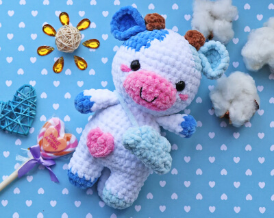Amigurumi Cow Easy Crochet Animal Kit for Beginners by CandyyarnShop