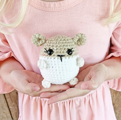 Crochet Hamster Pattern by Grace and Yarn