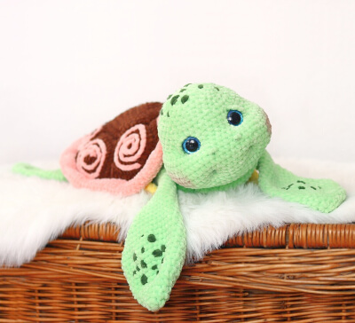 Lea, The Tortoise Crochet Pattern by DollPatternsShop