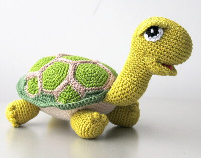 Little Green Turtle Crochet Pattern by MaschefuerMasche