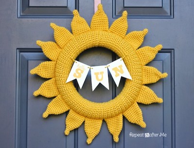 Crochet Summer Sun Wreath Pattern by Repeat Crafter Me