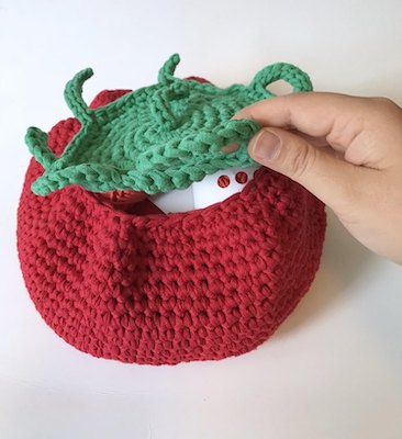 Crochet Tomato Basket Pattern by Anniegurumi