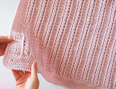 Easy Beginner Cable Stitch Crochet Blanket Pattern by SirinsCrochet