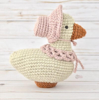 Carla, The Goose Crochet Pattern by Elisa’s Crochet