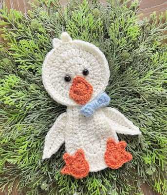 Crochet Goose Applique Pattern by Nella’s Cottage