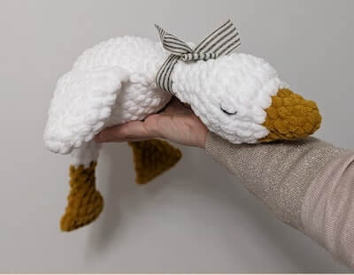 Cuddle Goose Crochet Pattern by Linen Spring