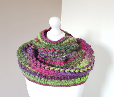 Amerald Hairpin Lace Snood Pattern by CrochetHooksandMagic