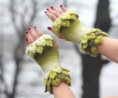 Crocodile Dragon Stitch Leafy Fingerless Gloves Pattern by Bonitapatterns